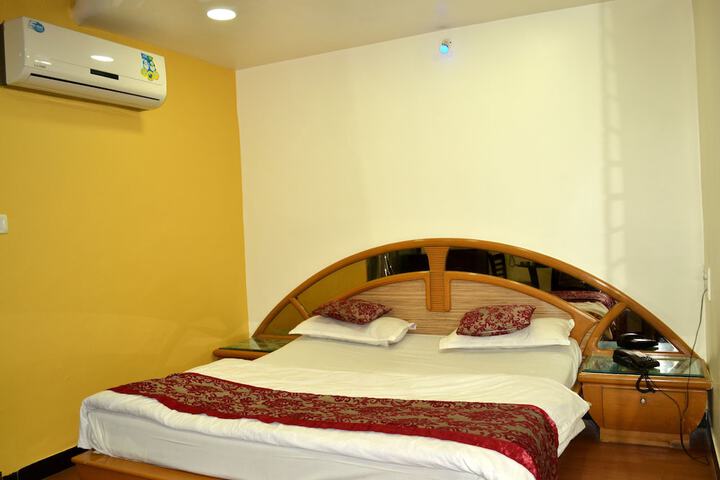 Room 11 of 43