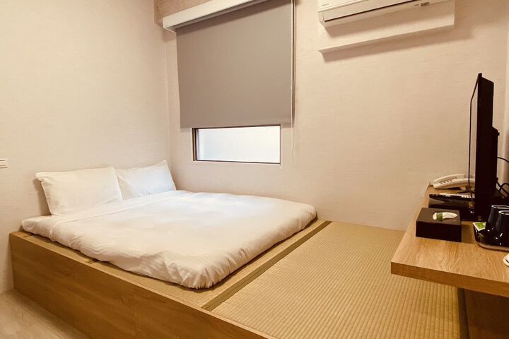 Room 16 of 38