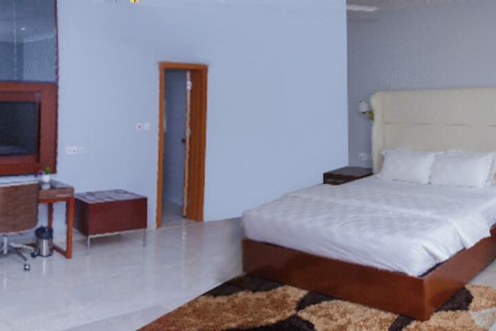 Room 4 of 76
