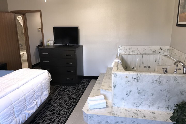 1 King Bed Suite (1 of 7)
