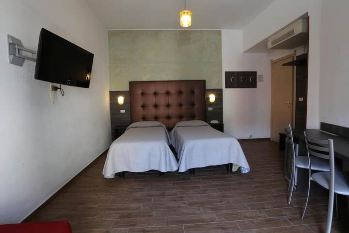 Room 15 of 34