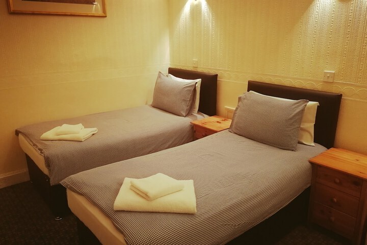 Room 11 of 33