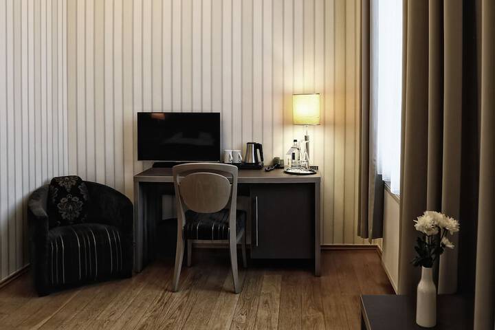Room 5 of 89