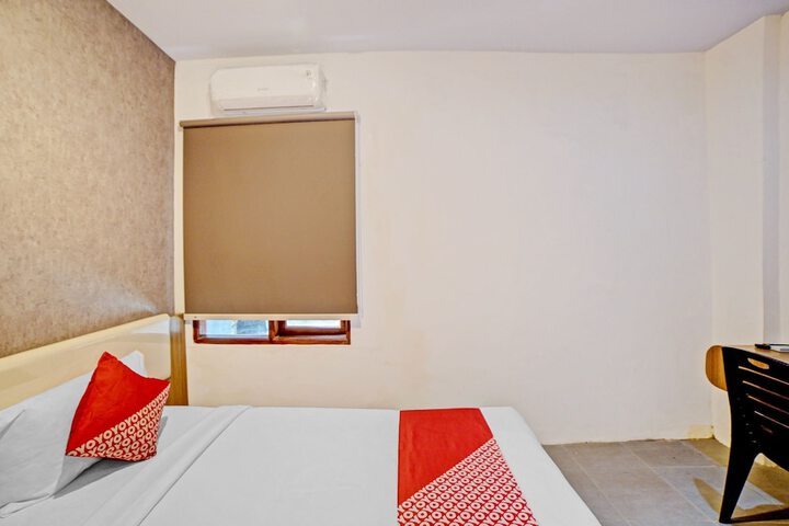 Room 9 of 31