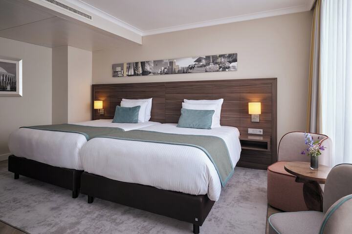 Room 26 of 60