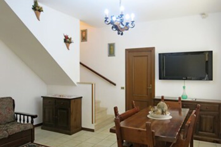 Room 9 of 14