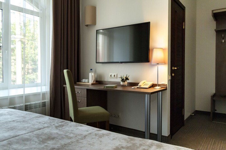 Room 13 of 37