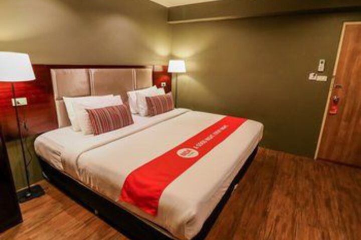 Room 44 of 100