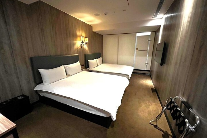 Room 12 of 36