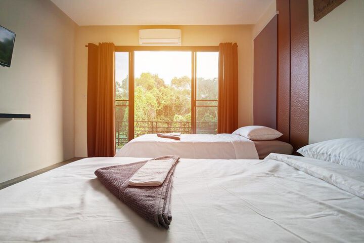 Room 4 of 28