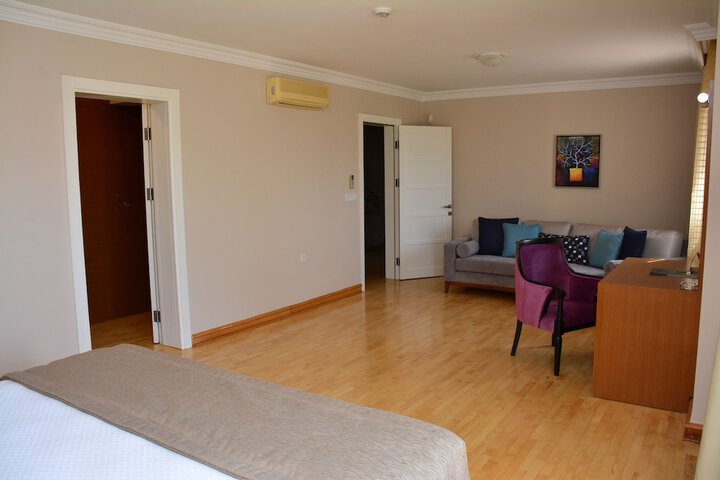 Room 11 of 135
