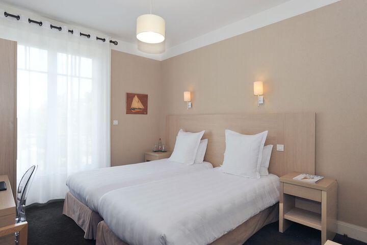 Room 6 of 63