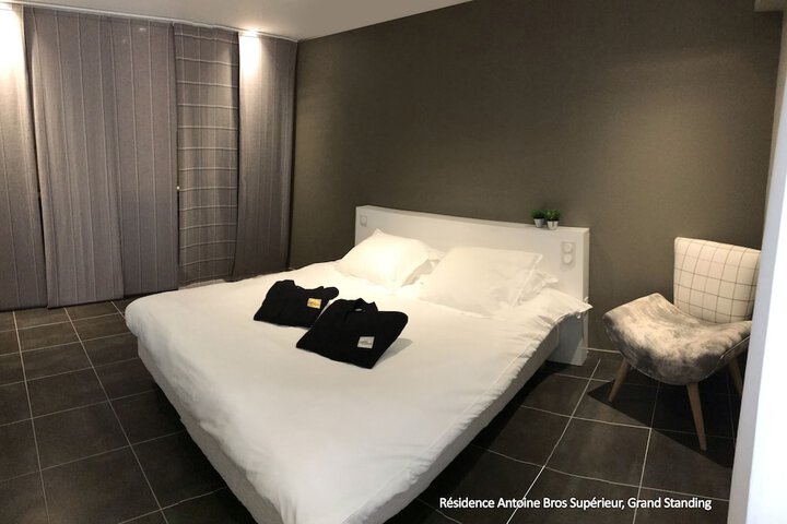 Room 3 of 37