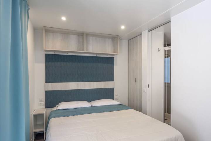 Room 6 of 116