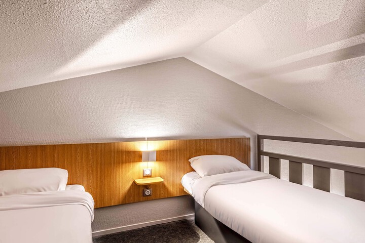 Room 9 of 22