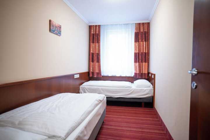 Room 53 of 153