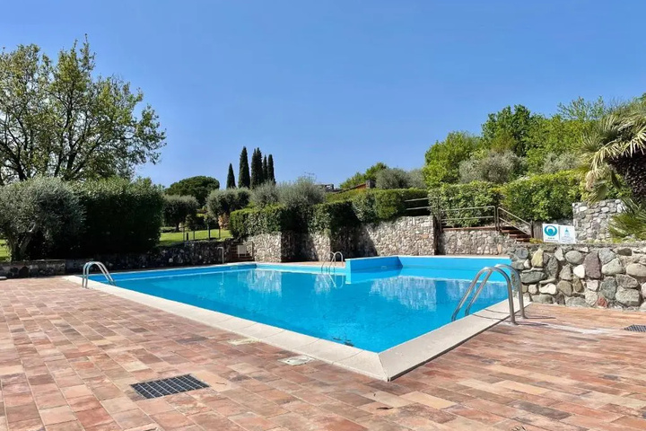 Pool 4 of 6