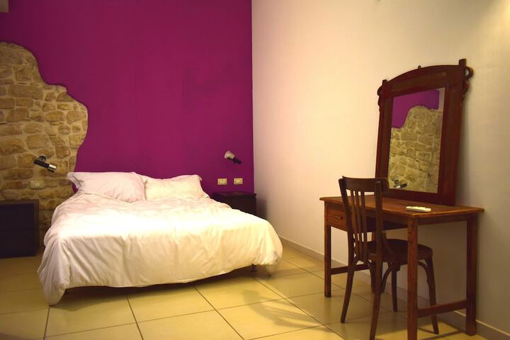 Room 8 of 21
