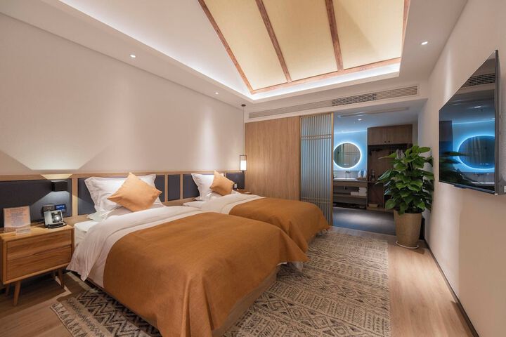 Room 34 of 101