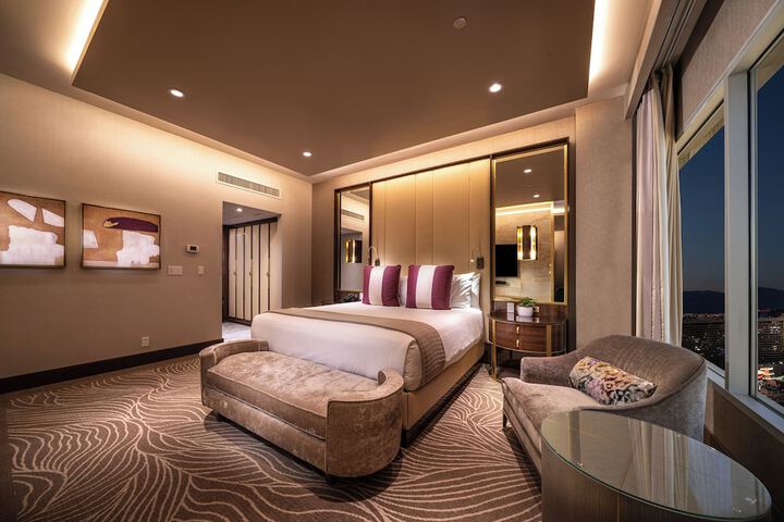 Accessible King Size Bed (4 of 50)