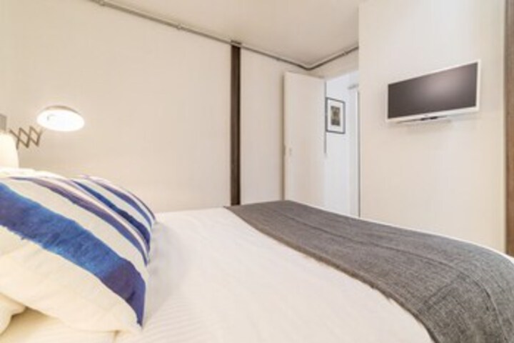 Room 9 of 24