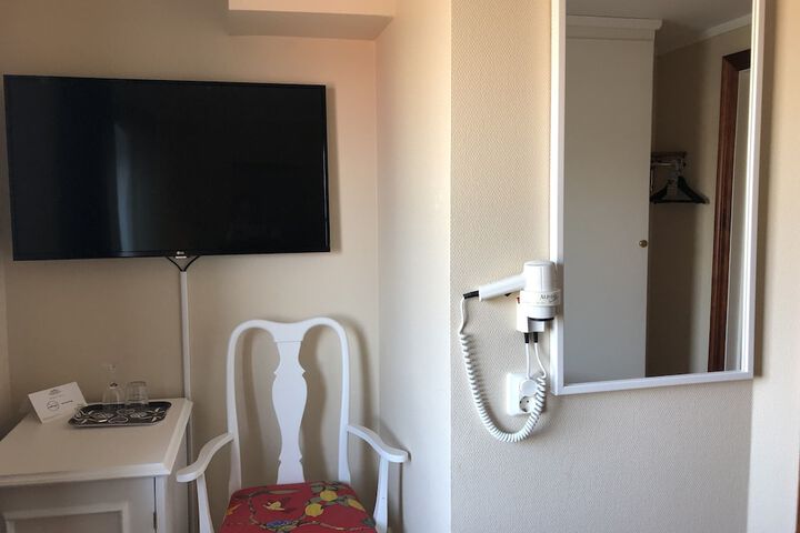 Room 6 of 121