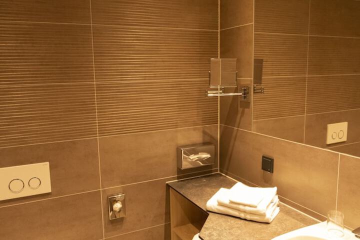 Room 33 of 73