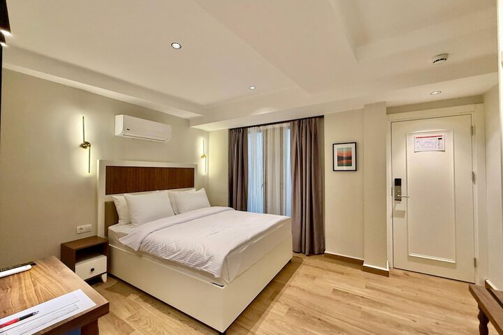 Room 9 of 126