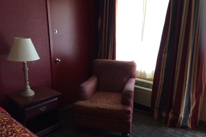 Room 2 of 10