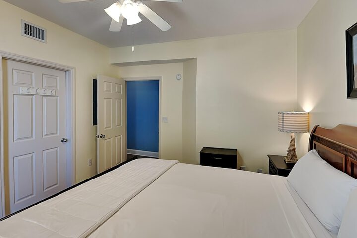 Room 12 of 217