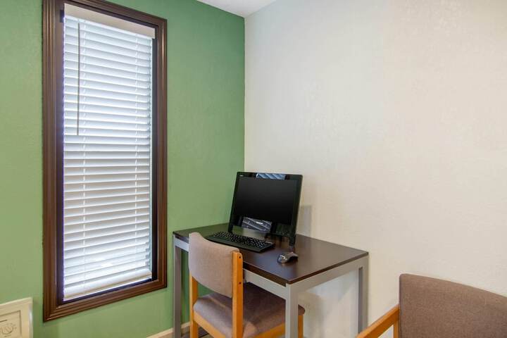 Business Center 42 of 47