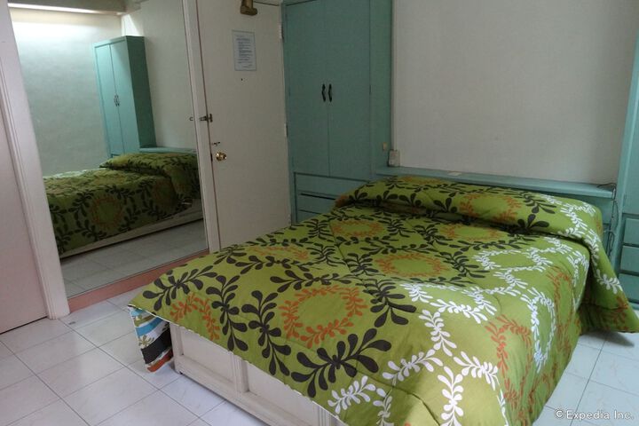 Room 12 of 28