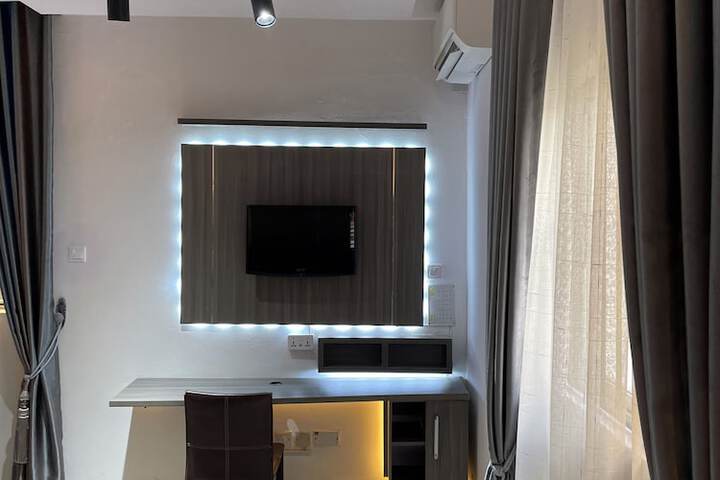 Room 205 of 288