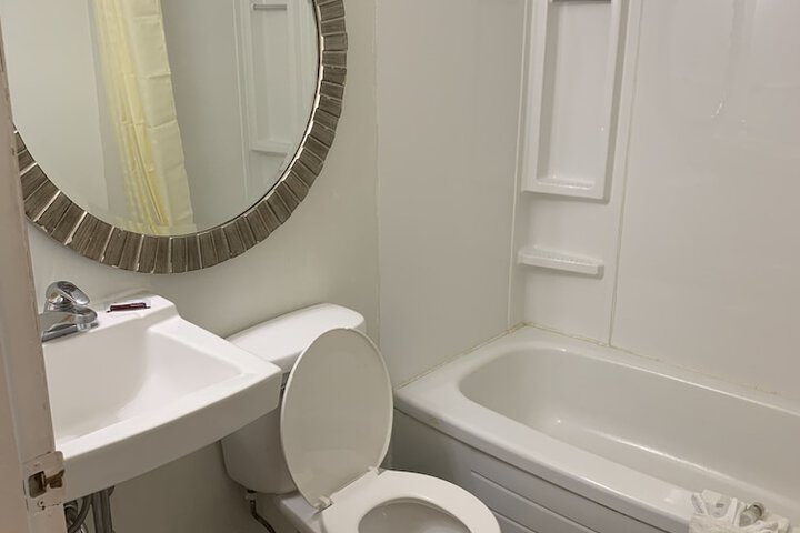 Room 9 of 12