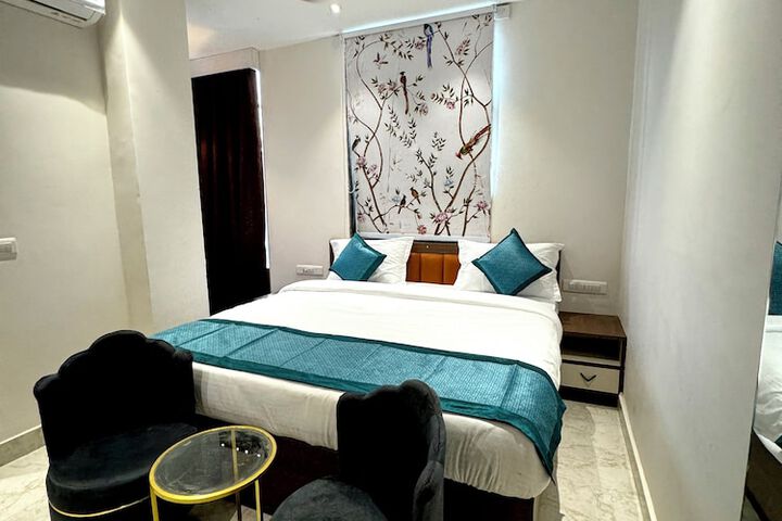 Room 13 of 25