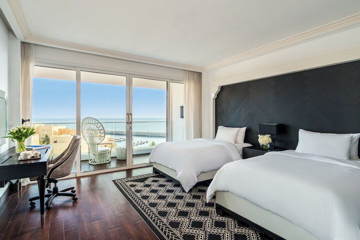 Room 2 of 109