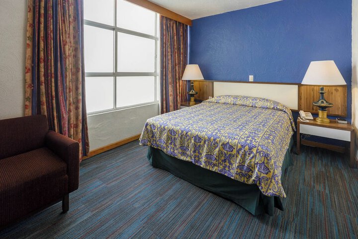 Room 4 of 42