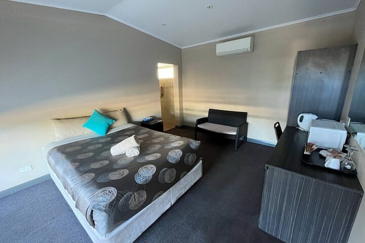 Room 5 of 27