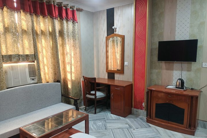 Room 10 of 37