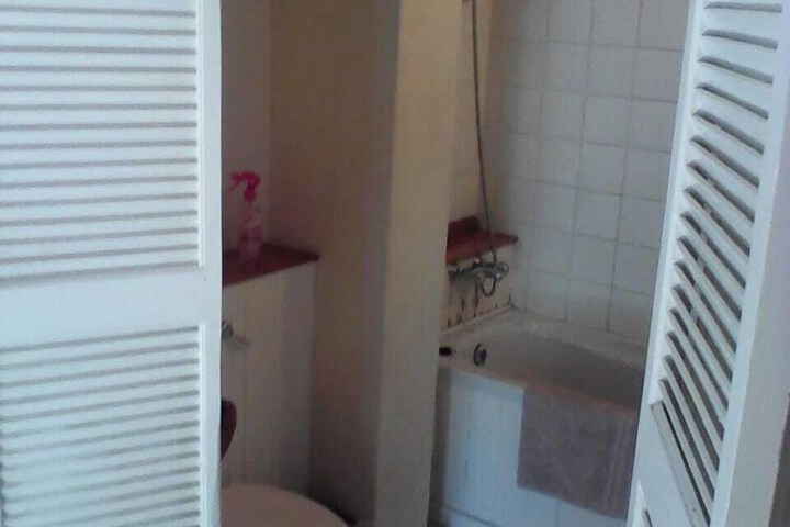 Room 5 of 11