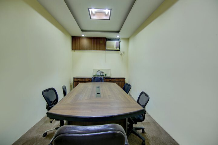Business Center 40 of 41