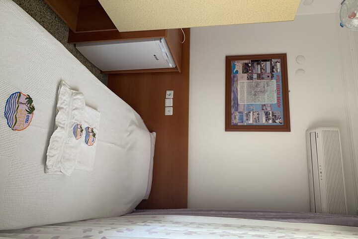 Room 13 of 28