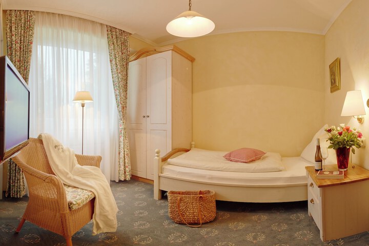 Room 6 of 37