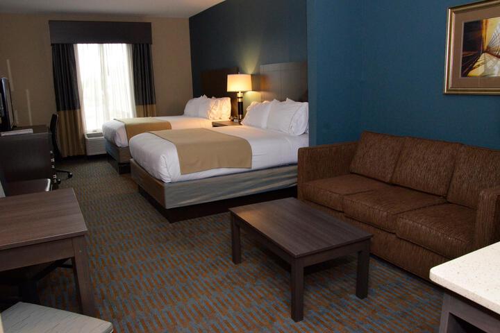 2 Queen Beds (1 of 8)
