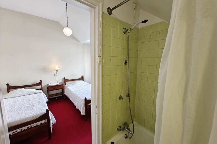 Room 51 of 141