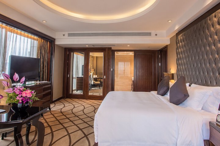 Room 16 of 118