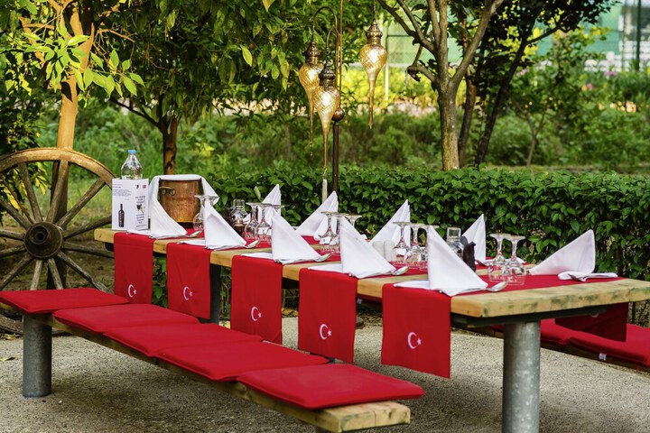 Dining 65 of 102