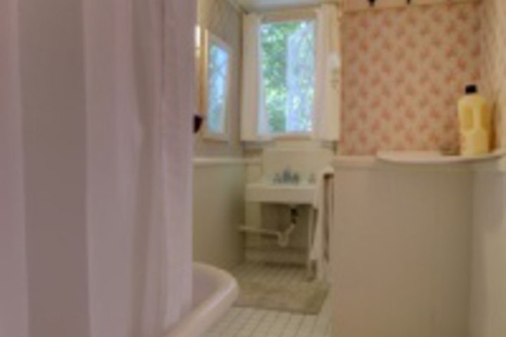 Room 176 of 408
