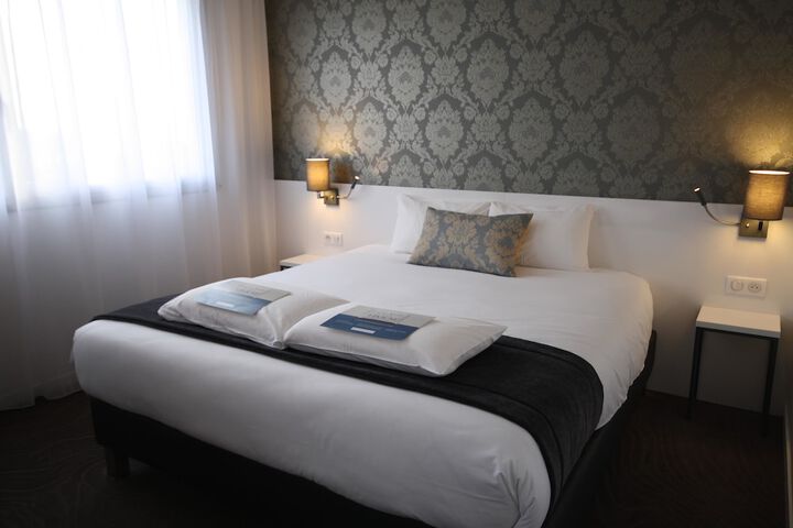 Room 8 of 50