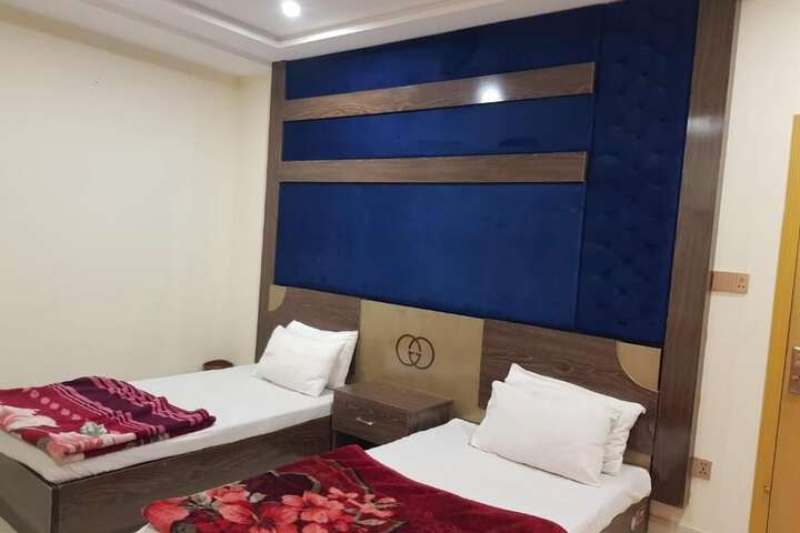 Room 6 of 14